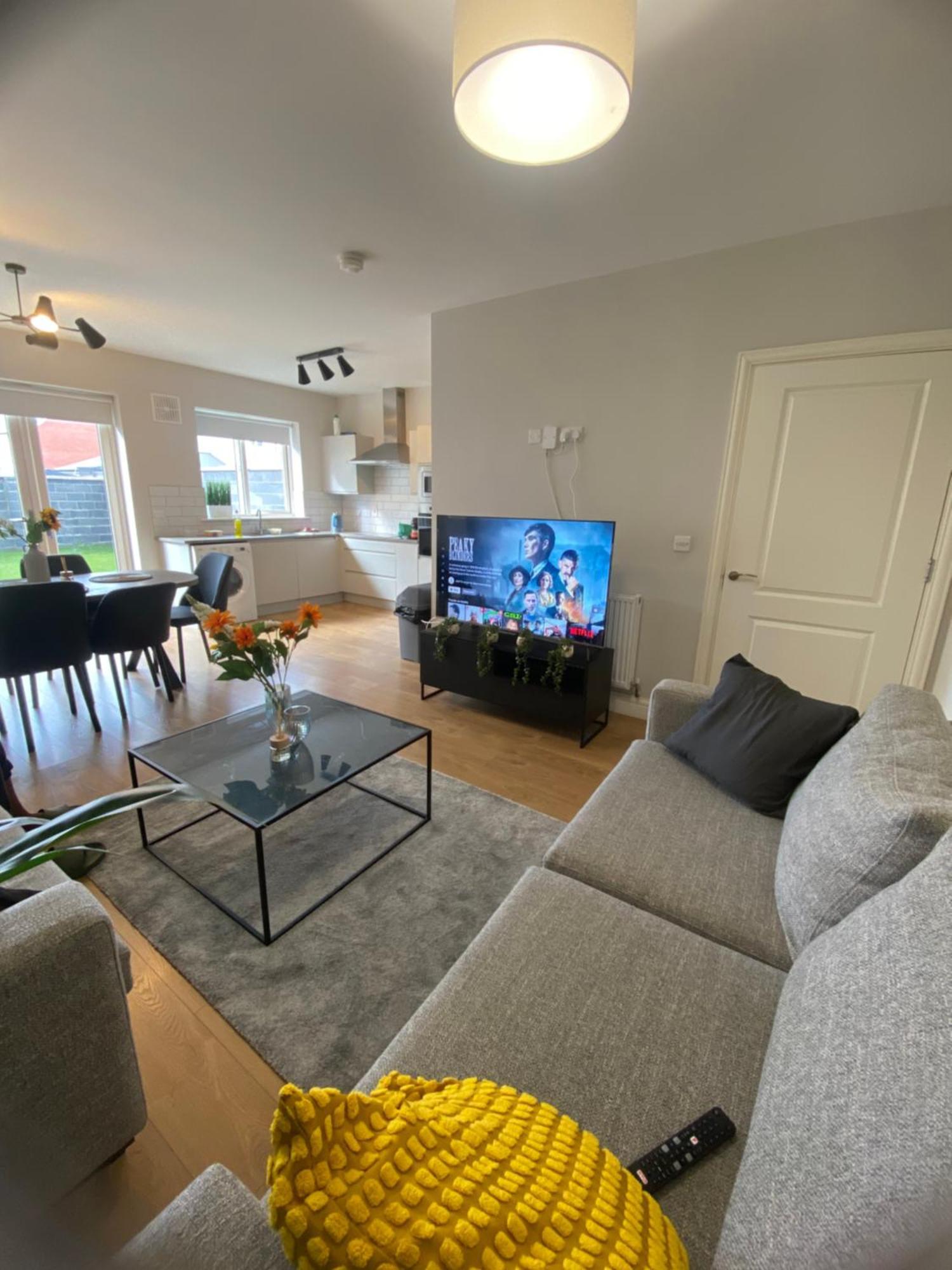 Extra Large Room In New House At Citywest Dublin Extérieur photo